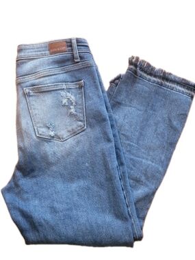 Judy Blue Jeans 9 Light Blue Straight Leg Distressed Frayed Hem